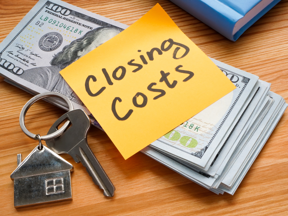 Stacking dollars, Keys and inscription closing costs